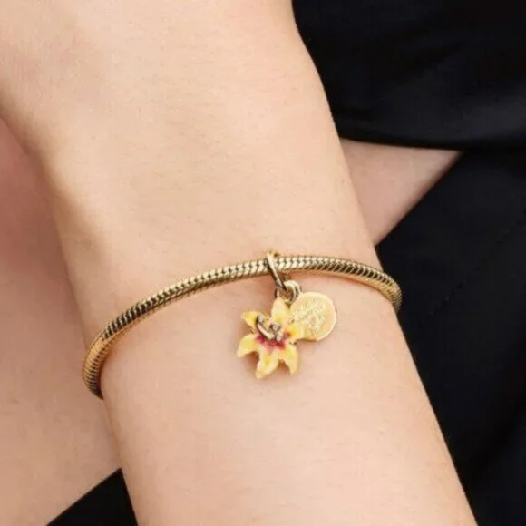 NWT Pandora Disney Tangled Sundrop Flower Glow-in-the-dark Charm - Picture 5 of 6